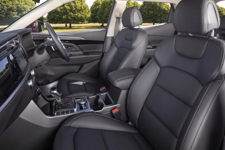 Интерьер SsangYong Korando Ultimate (C300) 2019 года  (UK) (фото 7 из 28)